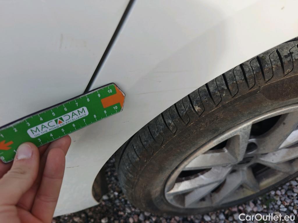  Land Rover  Discovery SEAT Nuevo León / 2020 / 5P / berlina con portón 2.0 TDI 85kW S&S Style Go(SP) #103