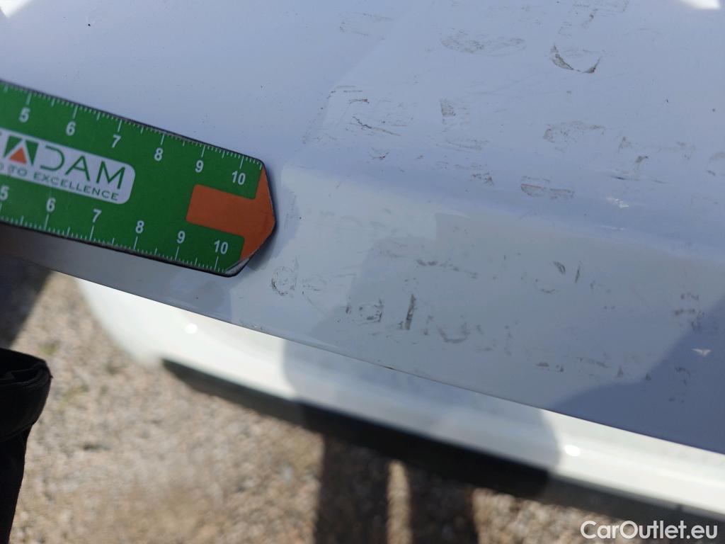  Toyota  Yaris TOYOTA  / 2020 / 5P / berlina con portón 1.5 120H Active Tech #4