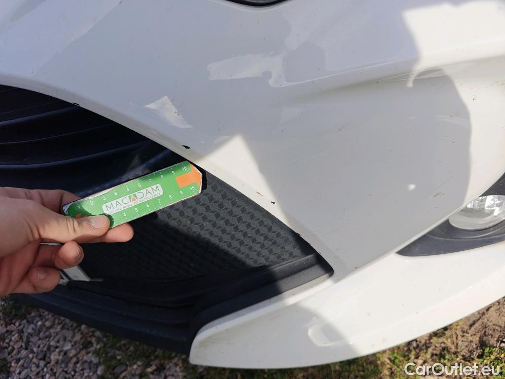  Toyota  Yaris TOYOTA  / 2020 / 5P / berlina con portón 1.5 120H Active Tech #50