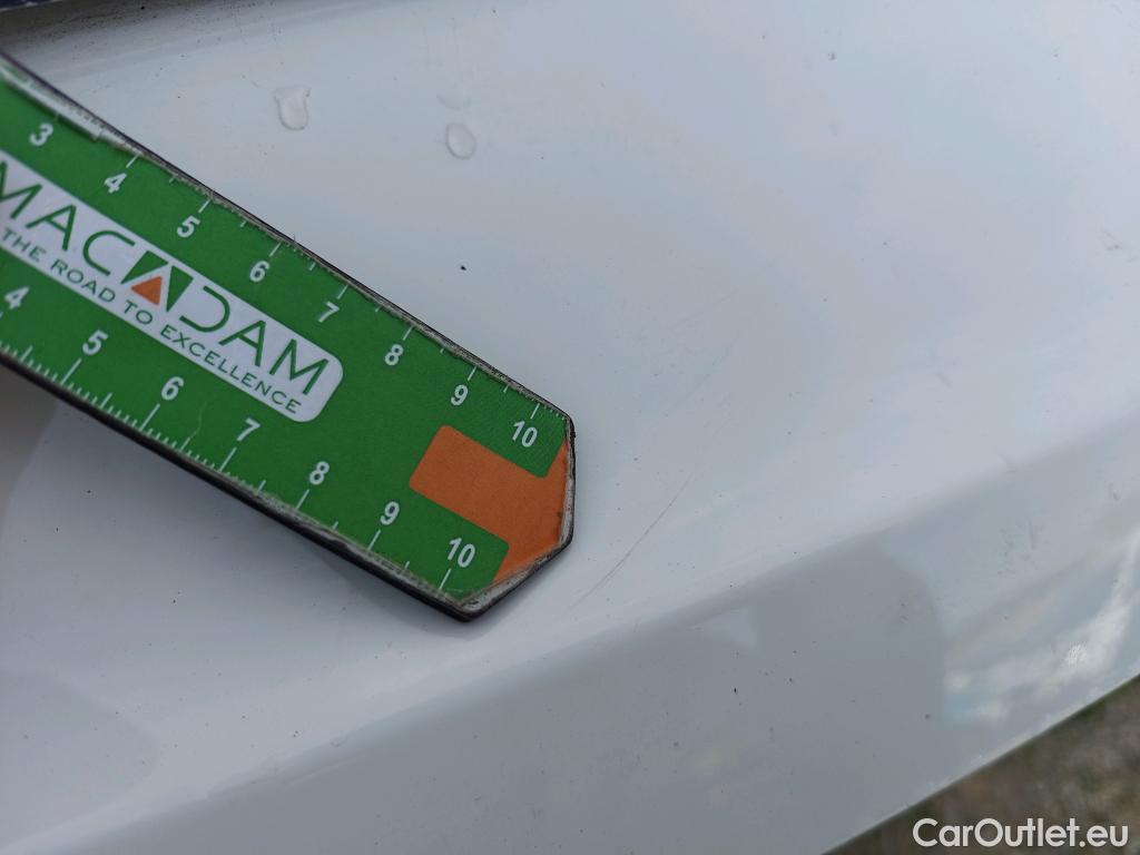  Toyota  Yaris TOYOTA  / 2020 / 5P / berlina con portón 1.5 120H Active Tech #64