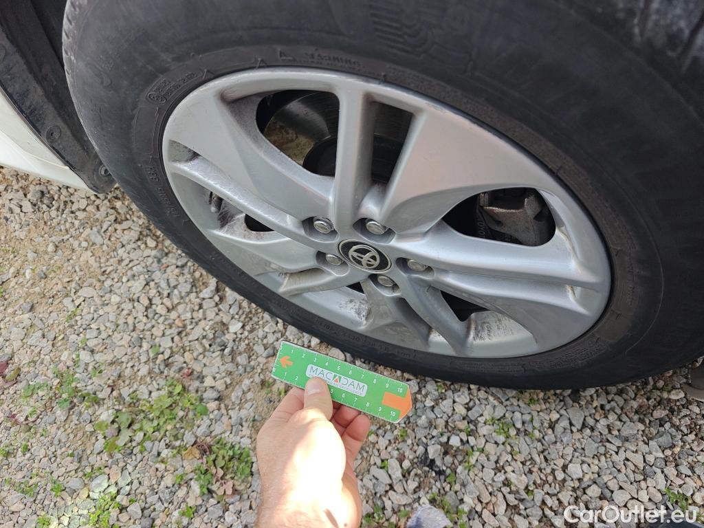  Toyota  Yaris TOYOTA  / 2020 / 5P / berlina con portón 1.5 120H Active Tech #65