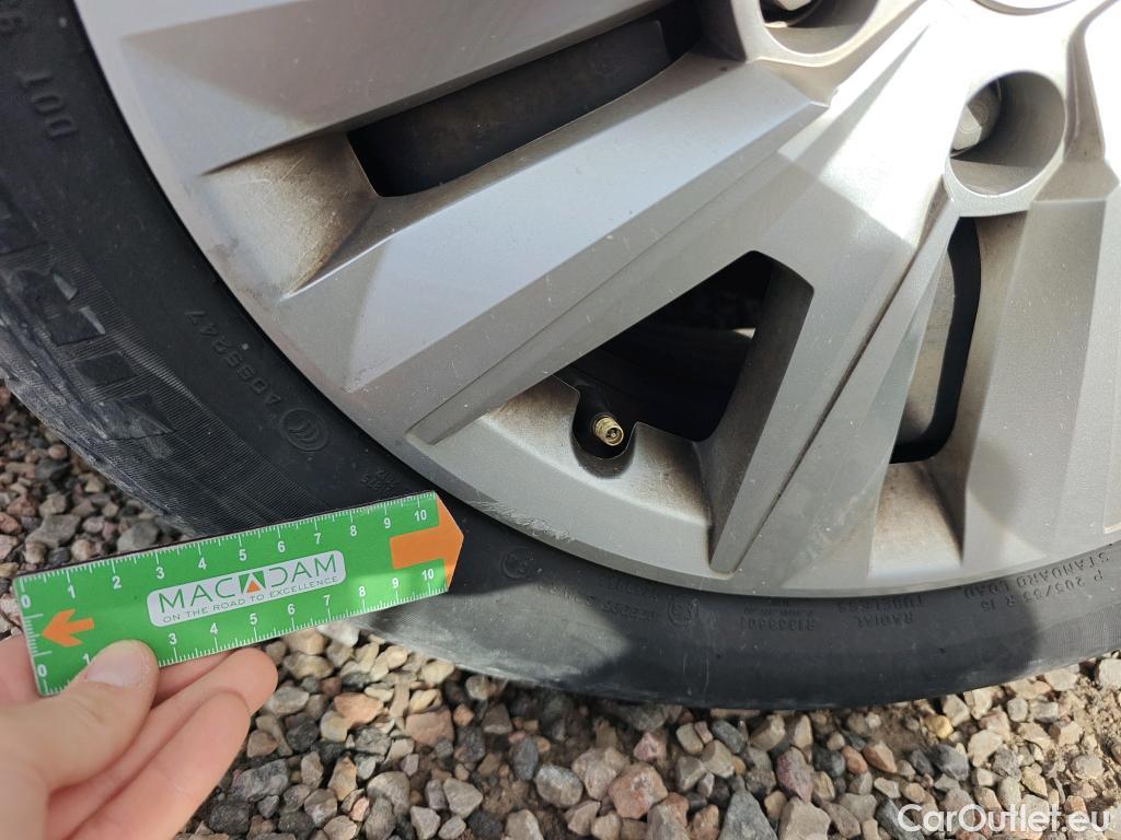  Renault  Megane RENAULT Mégane / 2020 / 5P / berlina con portón Equilibre Blue dCi 85 kW (115CV)-SS #43