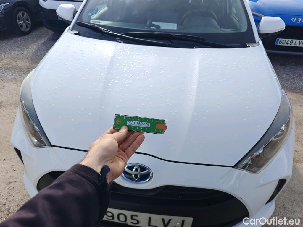  Toyota  Yaris TOYOTA  / 2020 / 5P / berlina con portón 1.5 120H Active Tech #64