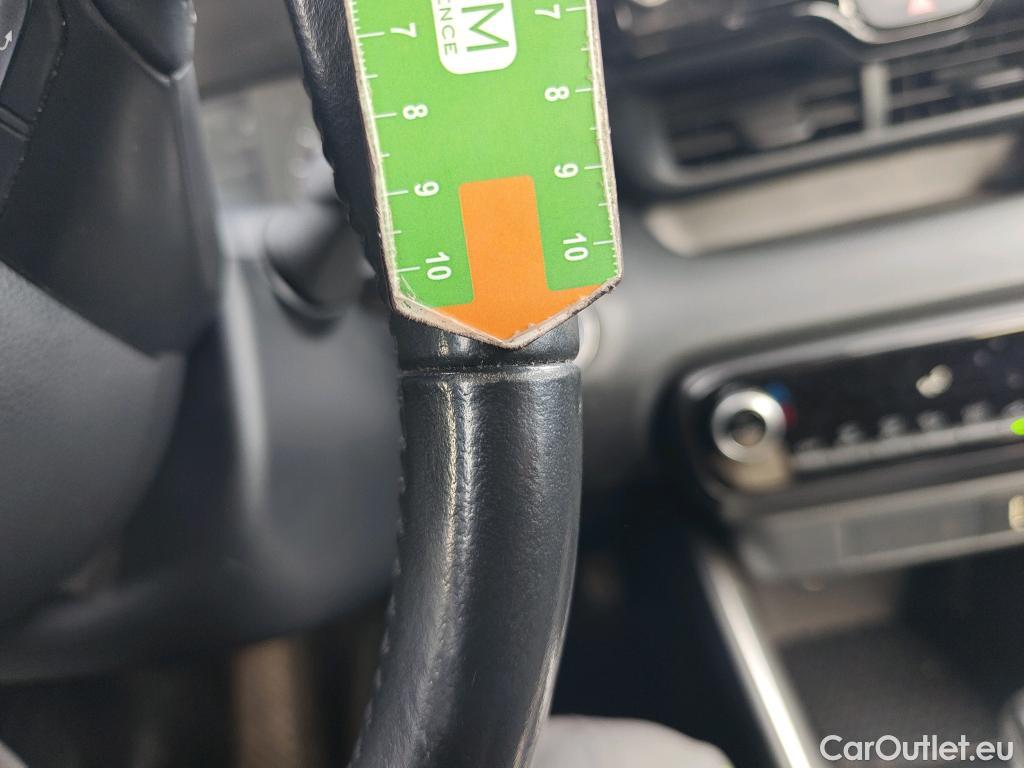  Toyota  Yaris TOYOTA  / 2020 / 5P / berlina con portón 1.5 120H Active Tech #38