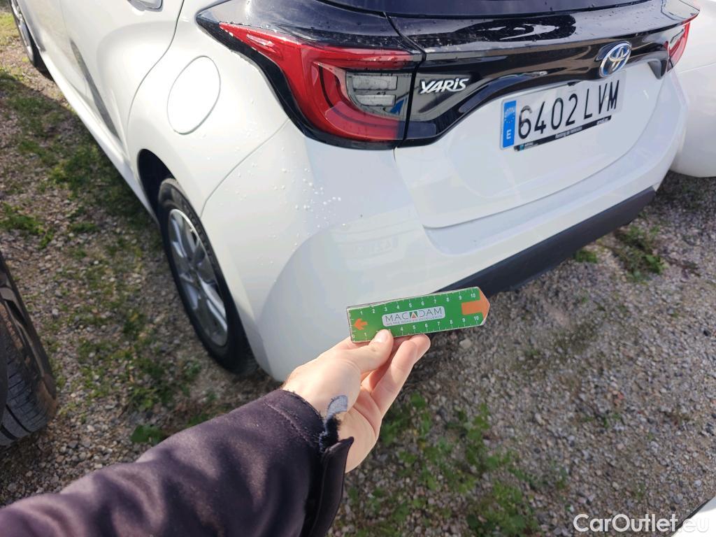  Toyota  Yaris TOYOTA  / 2020 / 5P / berlina con portón 1.5 120H Active Tech #54