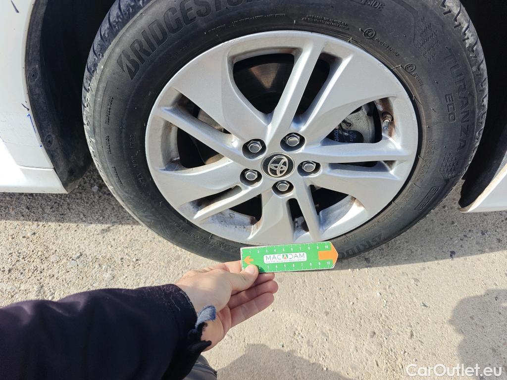  Toyota  Yaris TOYOTA  / 2020 / 5P / berlina con portón 1.5 120H Active Tech #21