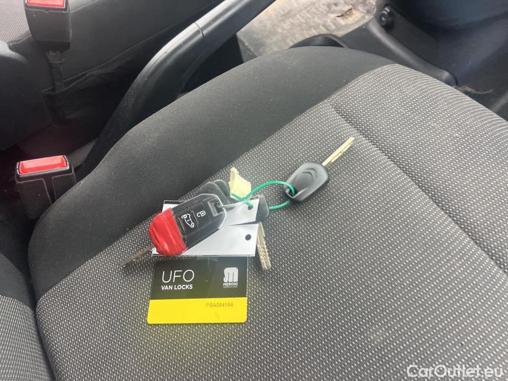  Citroen  Berlingo CITROEN  / 2018 / 3P / furgón derivado de turismo Talla M BlueHDi 100 CONTROL #38