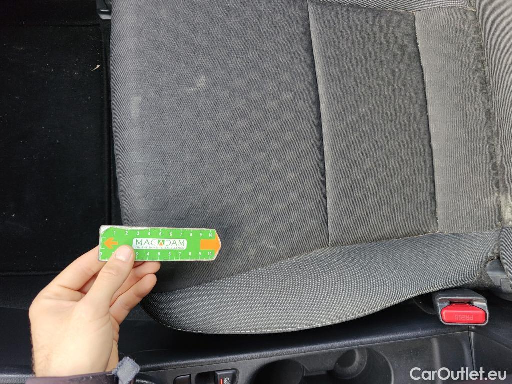  Toyota  Yaris TOYOTA  / 2020 / 5P / berlina con portón 1.5 120H Active Tech #69