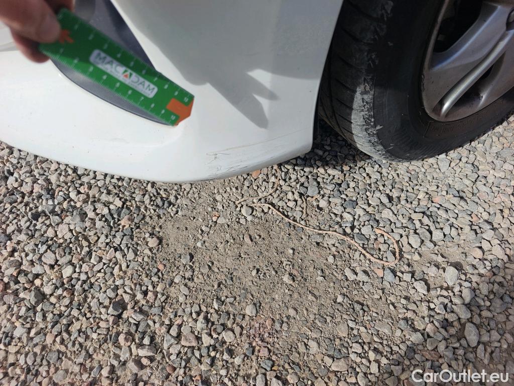  Toyota  Yaris TOYOTA  / 2020 / 5P / berlina con portón 1.5 120H Active Tech #16