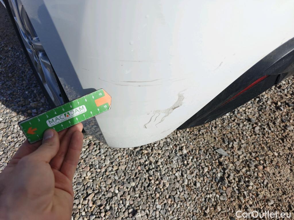  Toyota  Yaris TOYOTA  / 2020 / 5P / berlina con portón 1.5 120H Active Tech #44