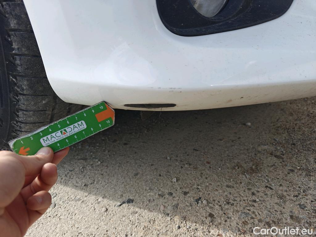  Toyota  Yaris TOYOTA  / 2020 / 5P / berlina con portón 1.5 120H Active Tech #40