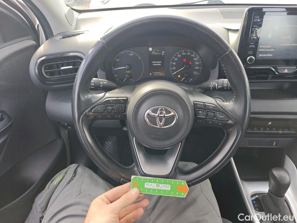  Toyota  Yaris TOYOTA  / 2020 / 5P / berlina con portón 1.5 120H Active Tech #41