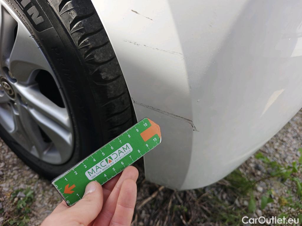  Toyota  Yaris TOYOTA  / 2020 / 5P / berlina con portón 1.5 120H Active Tech #55