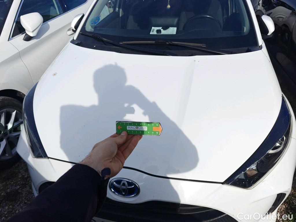  Toyota  Yaris TOYOTA  / 2020 / 5P / berlina con portón 1.5 120H Active Tech #59