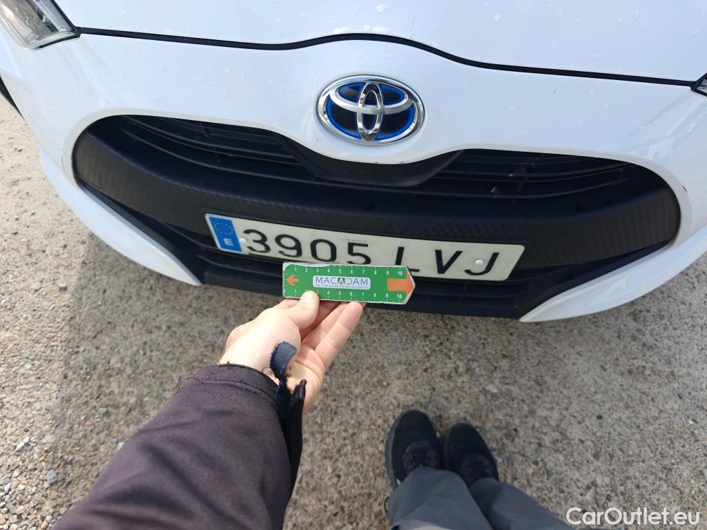  Toyota  Yaris TOYOTA  / 2020 / 5P / berlina con portón 1.5 120H Active Tech #48