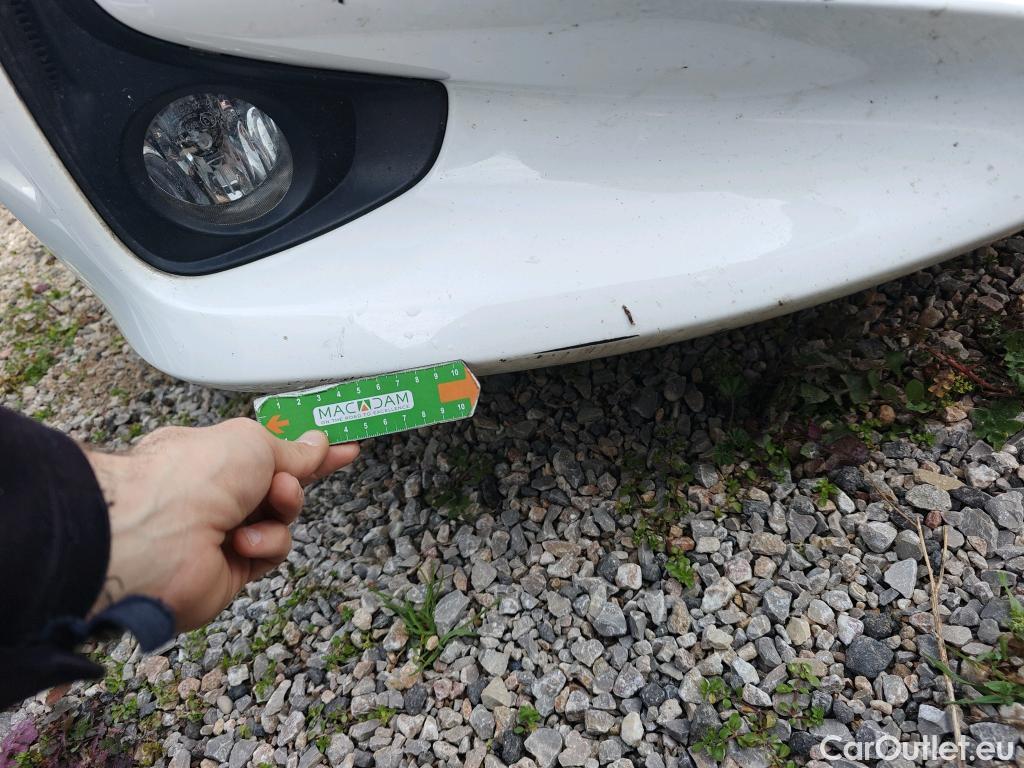  Toyota  Yaris TOYOTA  / 2020 / 5P / berlina con portón 1.5 120H Active Tech #48