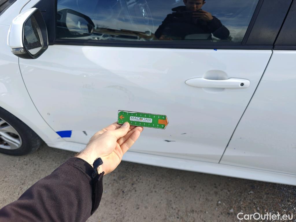  Toyota  Yaris TOYOTA  / 2020 / 5P / berlina con portón 1.5 120H Active Tech #26