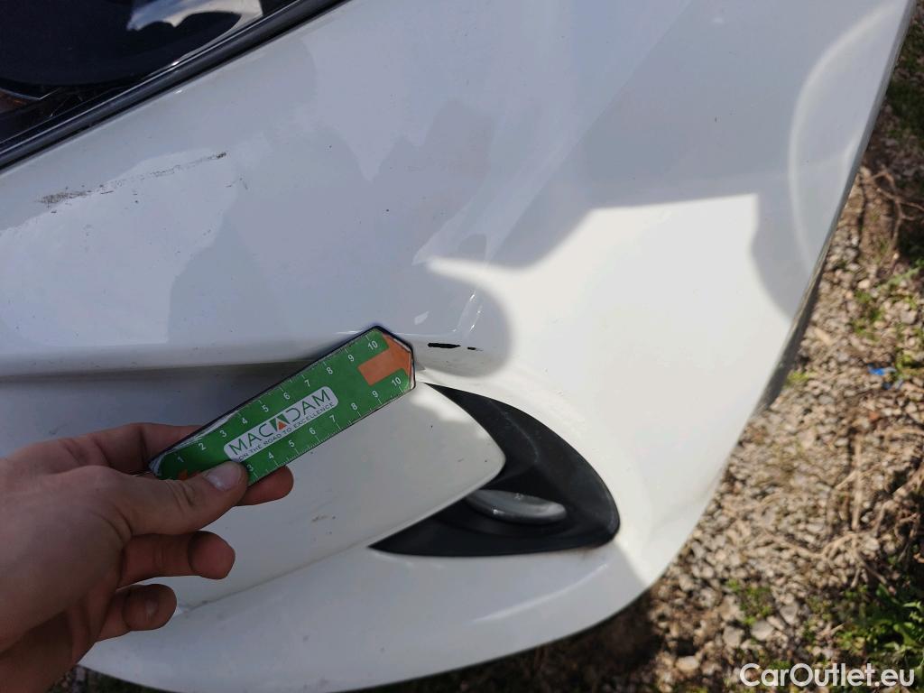  Toyota  Yaris TOYOTA  / 2020 / 5P / berlina con portón 1.5 120H Active Tech #51