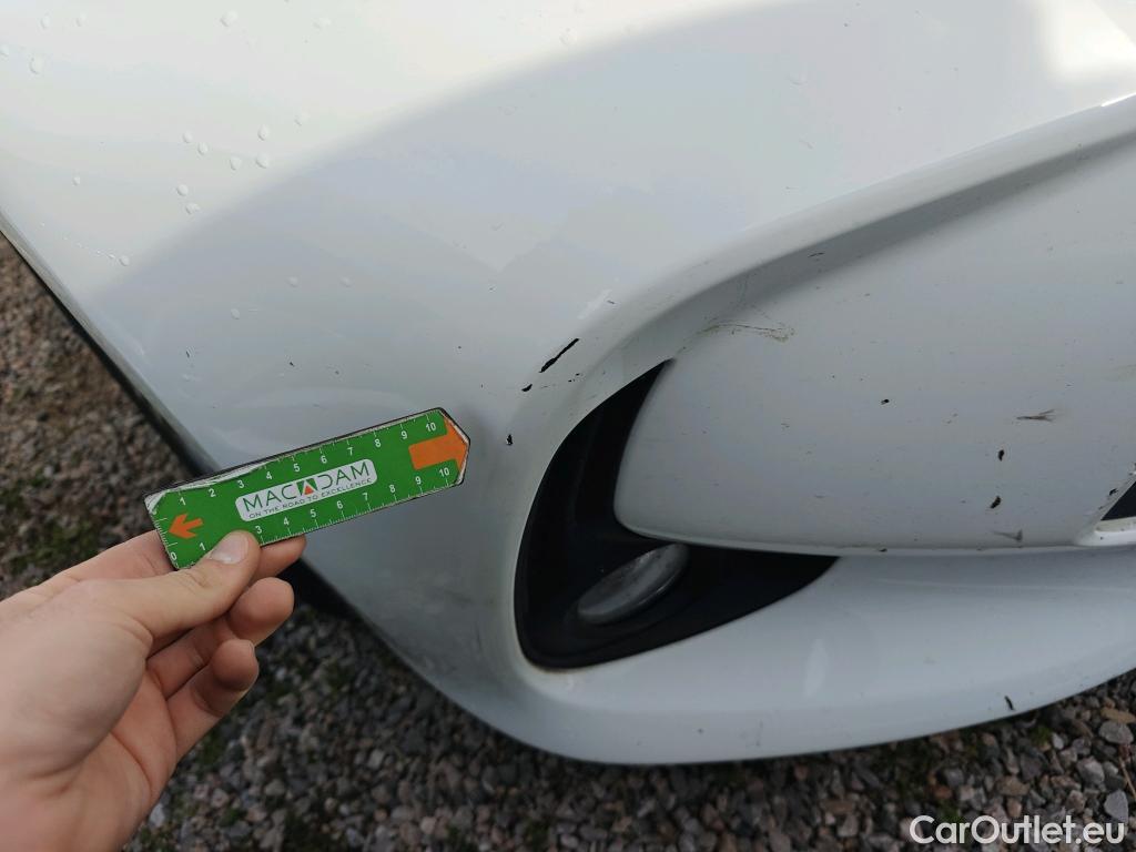  Toyota  Yaris TOYOTA  / 2020 / 5P / berlina con portón 1.5 120H Active Tech #46