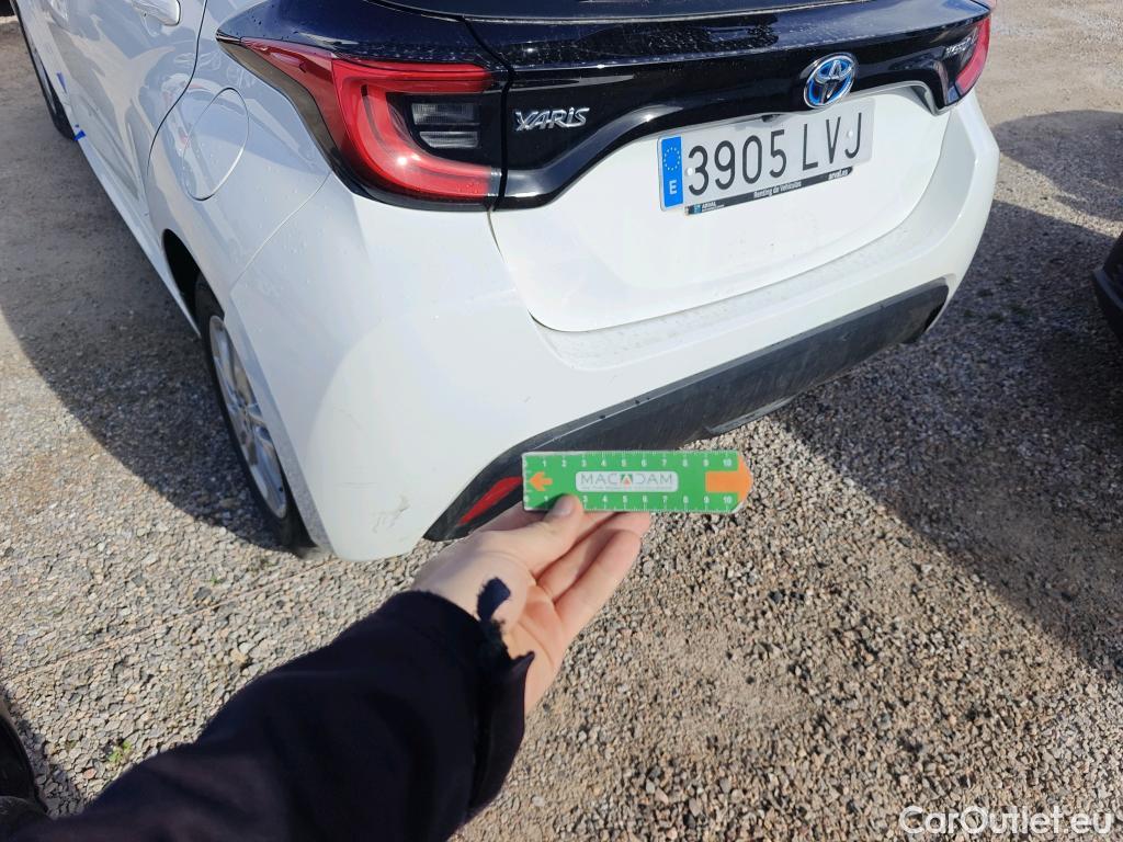  Toyota  Yaris TOYOTA  / 2020 / 5P / berlina con portón 1.5 120H Active Tech #42