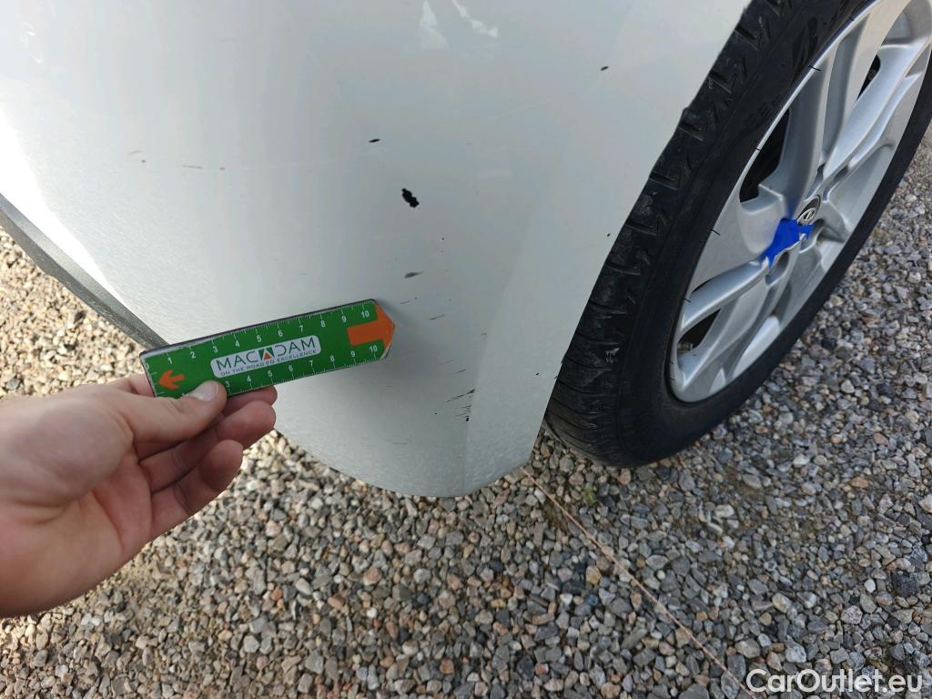  Toyota  Yaris TOYOTA  / 2020 / 5P / berlina con portón 1.5 120H Active Tech #46