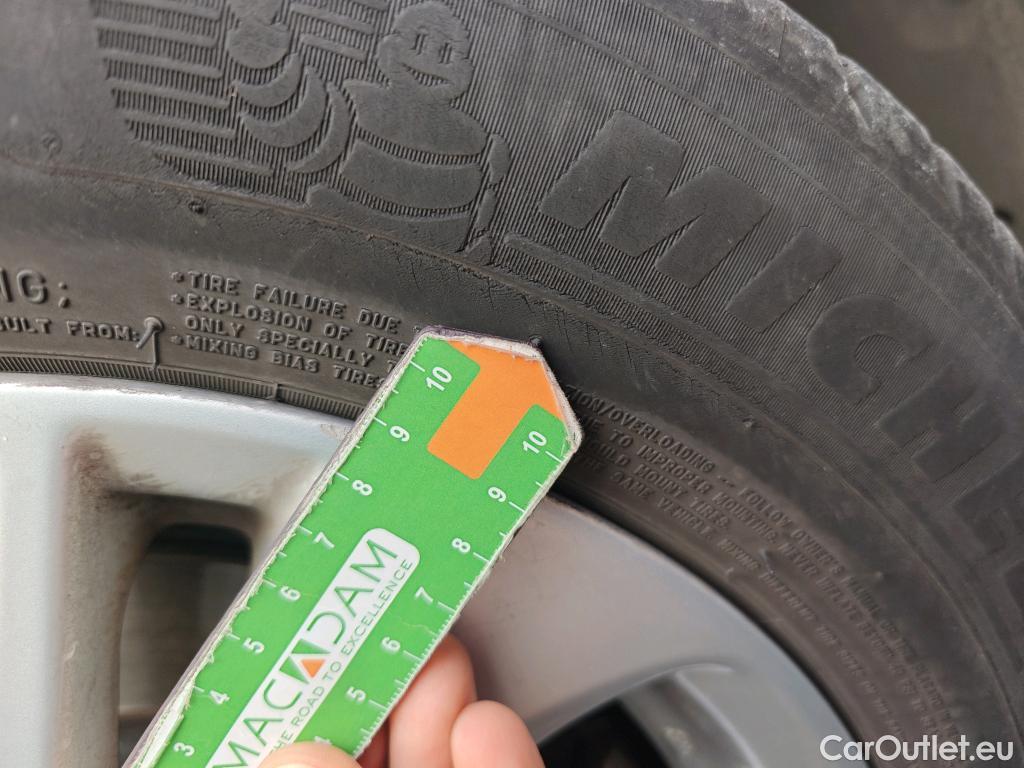  Toyota  Yaris TOYOTA  / 2020 / 5P / berlina con portón 1.5 120H Active Tech #58