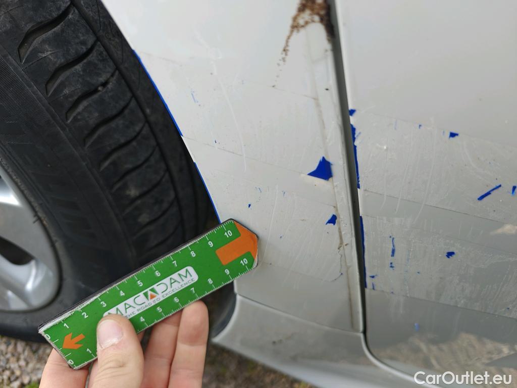  Toyota  Yaris TOYOTA  / 2020 / 5P / berlina con portón 1.5 120H Active Tech #4