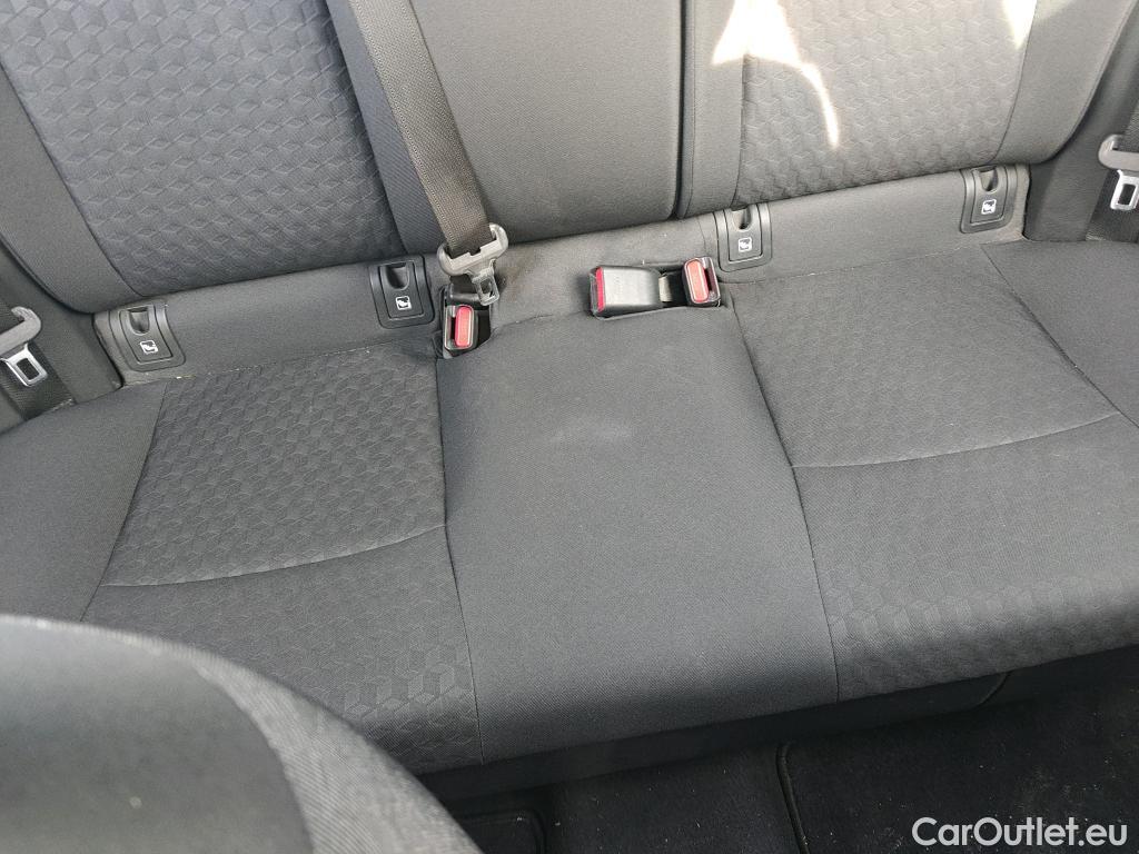  Toyota  Yaris TOYOTA  / 2020 / 5P / berlina con portón 1.5 120H Active Tech #70