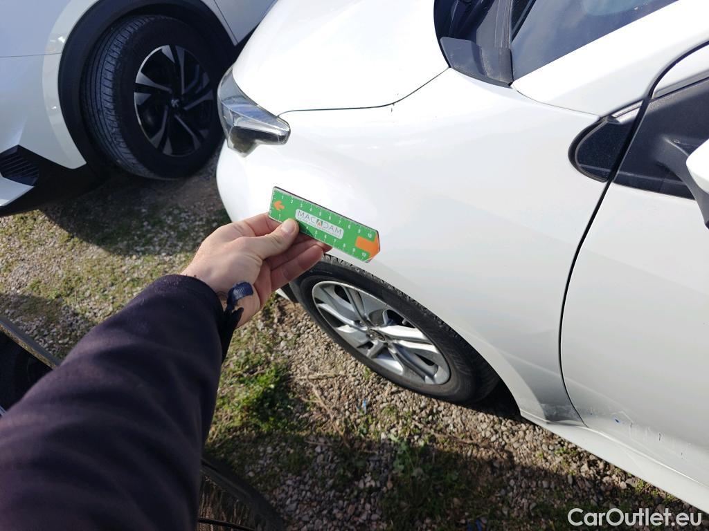  Toyota  Yaris TOYOTA  / 2020 / 5P / berlina con portón 1.5 120H Active Tech #39