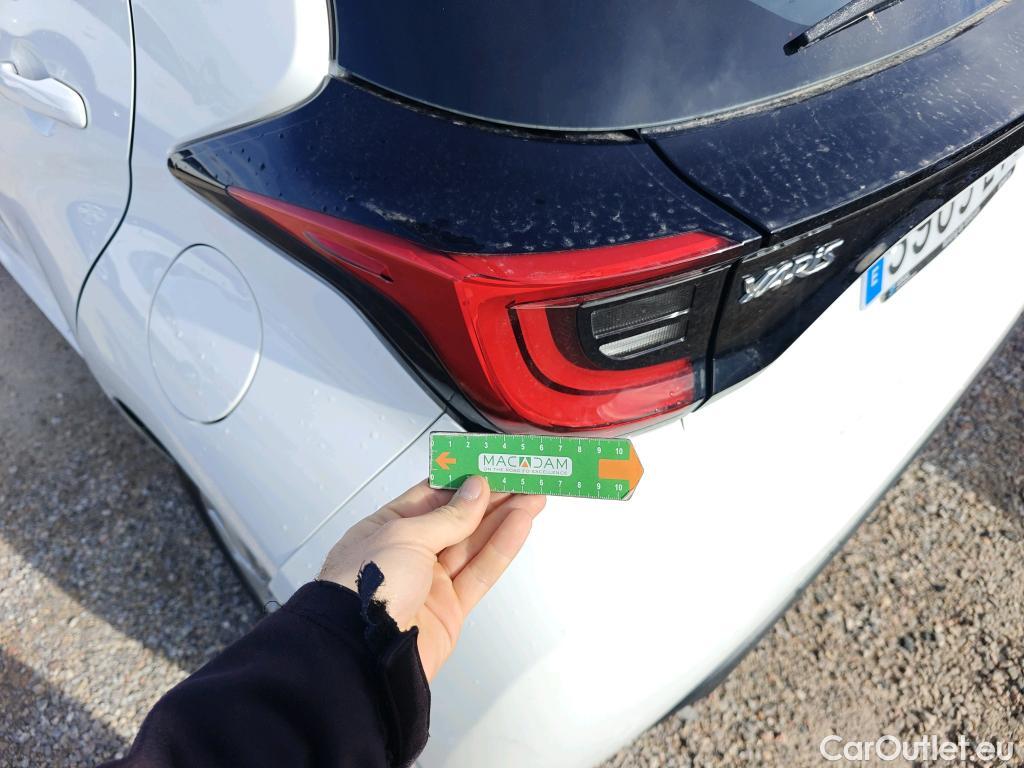  Toyota  Yaris TOYOTA  / 2020 / 5P / berlina con portón 1.5 120H Active Tech #50