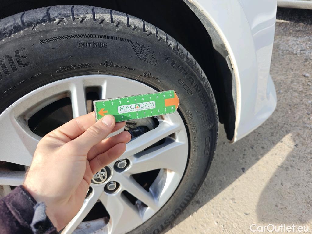  Toyota  Yaris TOYOTA  / 2020 / 5P / berlina con portón 1.5 120H Active Tech #24