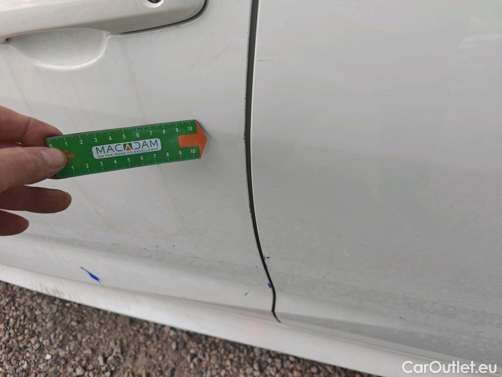  Toyota  Yaris TOYOTA  / 2020 / 5P / berlina con portón 1.5 120H Active Tech #11