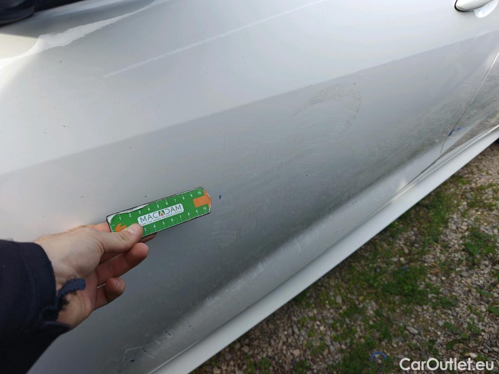  Toyota  Yaris TOYOTA  / 2020 / 5P / berlina con portón 1.5 120H Active Tech #25