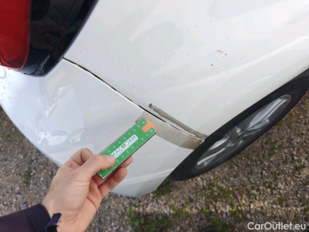  Toyota  Yaris TOYOTA  / 2020 / 5P / berlina con portón 1.5 120H Active Tech #56