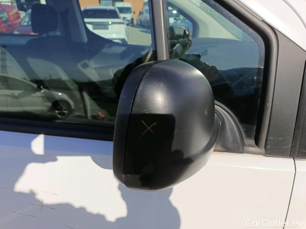  Citroen  Berlingo CITROEN  / 2015 / 4P / combi Talla M BlueHDi 100 S&S LIVE (IND) #42