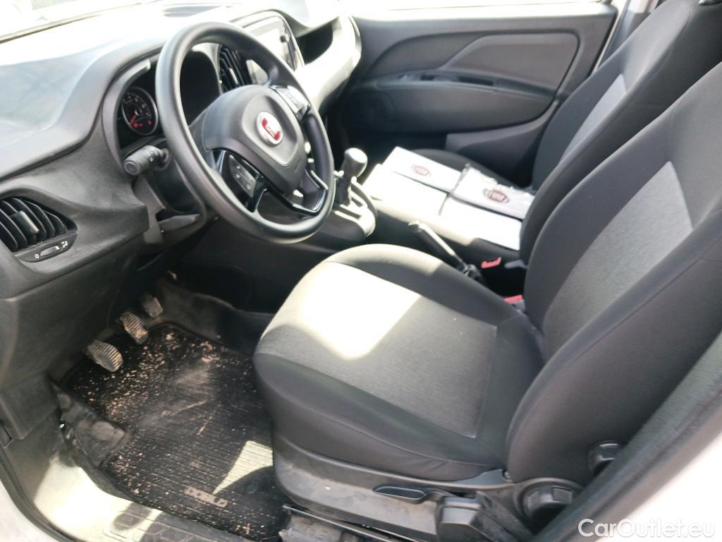  Fiat  Doblo FIAT Doblò Cargo/2015/4P/furgón derivado de turismo Cargo SX 1.6 Mjet 66kW (90CV) (AC) #18