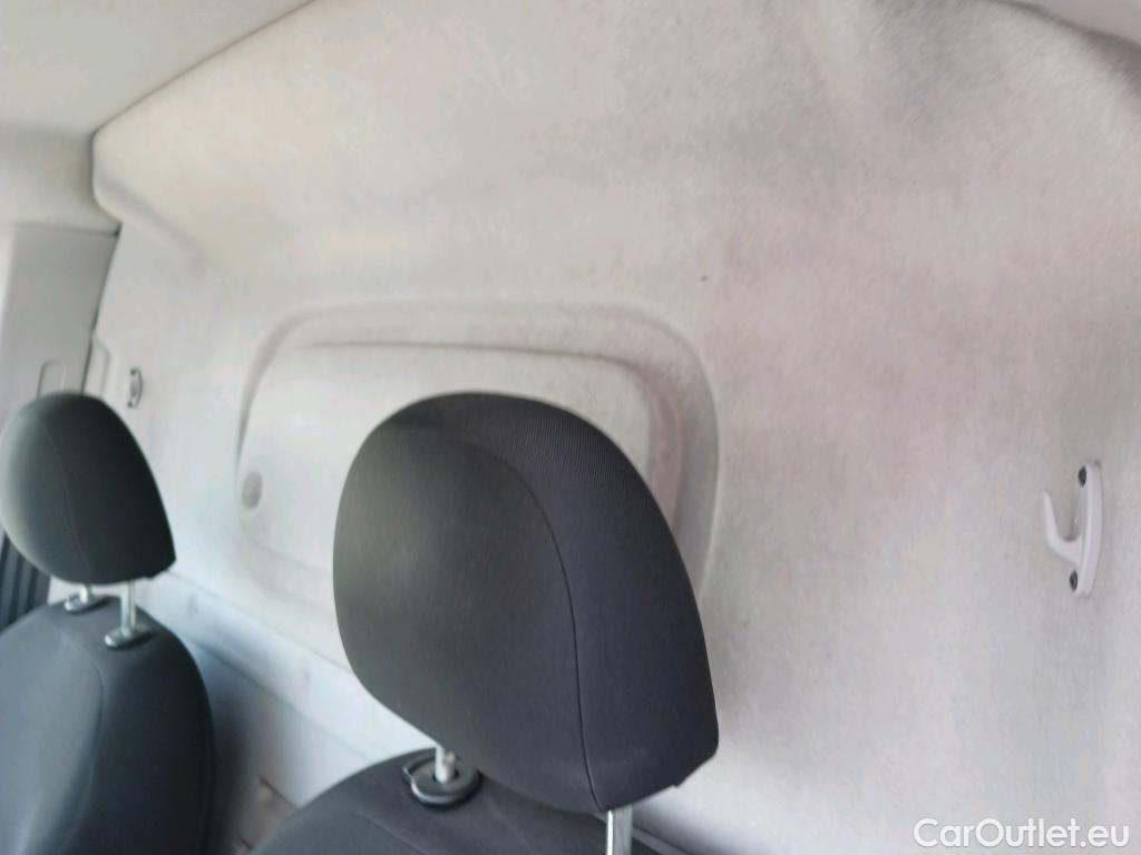  Fiat  Doblo FIAT Doblò Cargo/2015/4P/furgón derivado de turismo Cargo SX 1.6 Mjet 66kW (90CV) (AC) #20