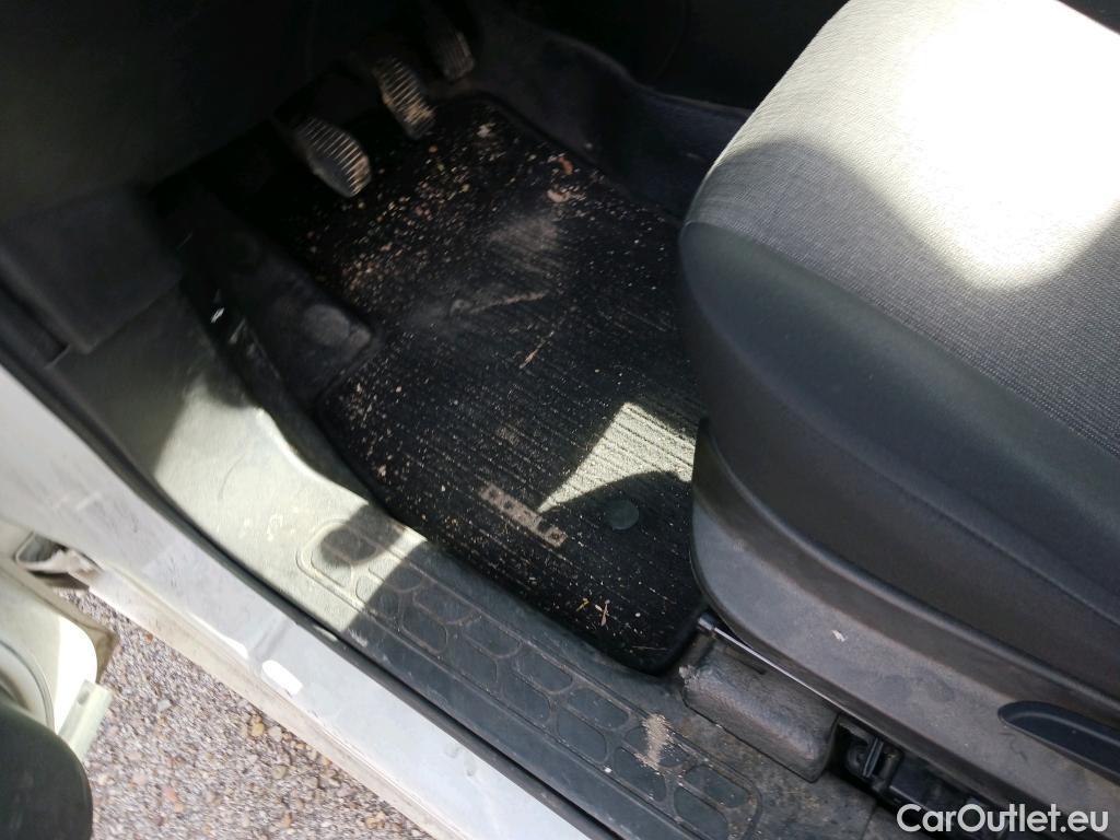  Fiat  Doblo FIAT Doblò Cargo/2015/4P/furgón derivado de turismo Cargo SX 1.6 Mjet 66kW (90CV) (AC) #19