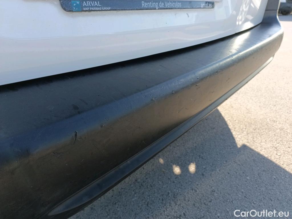  Citroen  Berlingo CITROEN  / 2015 / 4P / combi Talla M BlueHDi 100 S&S LIVE (IND) #38