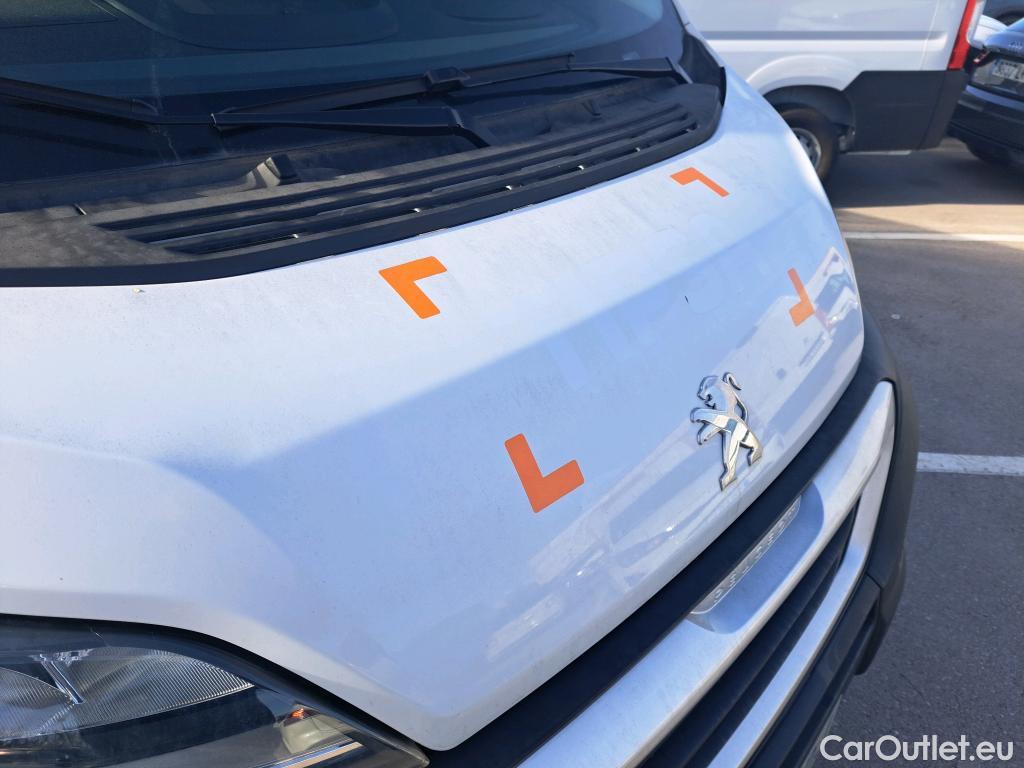  Peugeot  Boxer PEUGEOT  / 2014 / 4P / furgón 335 L2 H2 BHDI 103kW (140CV) S&S 6 V. M #26