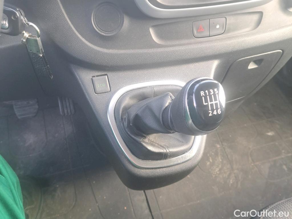  Renault  Trafic RENAULT  / 2019 / 4P / furgón Furgón 27 L1H1 Energy BluedCi 88 kW #3