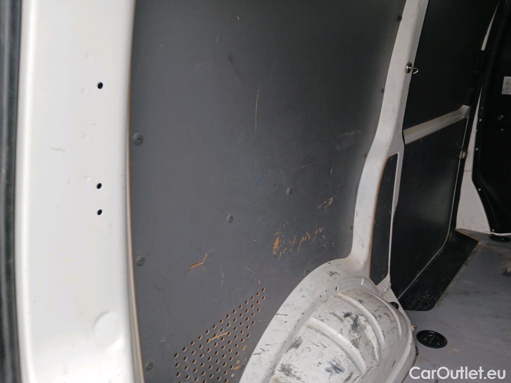  Land Rover  Discovery VOLKSWAGEN Transporter / 2020 / 4P / furgón Furgón Corto TN 2.0 TDI 110kW 4MO #39