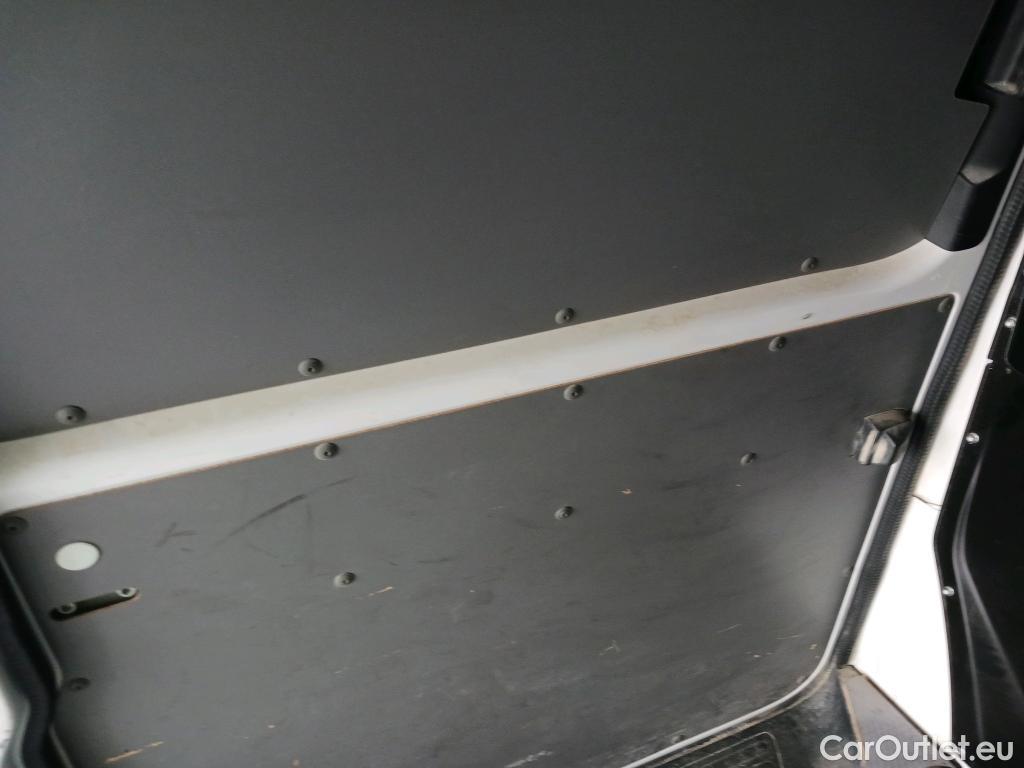  Land Rover  Discovery VOLKSWAGEN Transporter / 2020 / 4P / furgón Furgón Corto TN 2.0 TDI 110kW 4MO #51