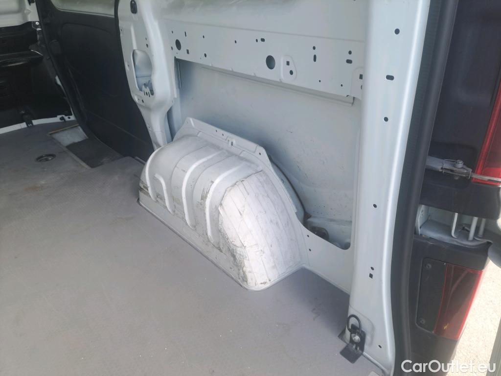  Renault  Trafic RENAULT  / 2019 / 4P / furgón Furgón 27 L1H1 Energy BluedCi 88 kW #16