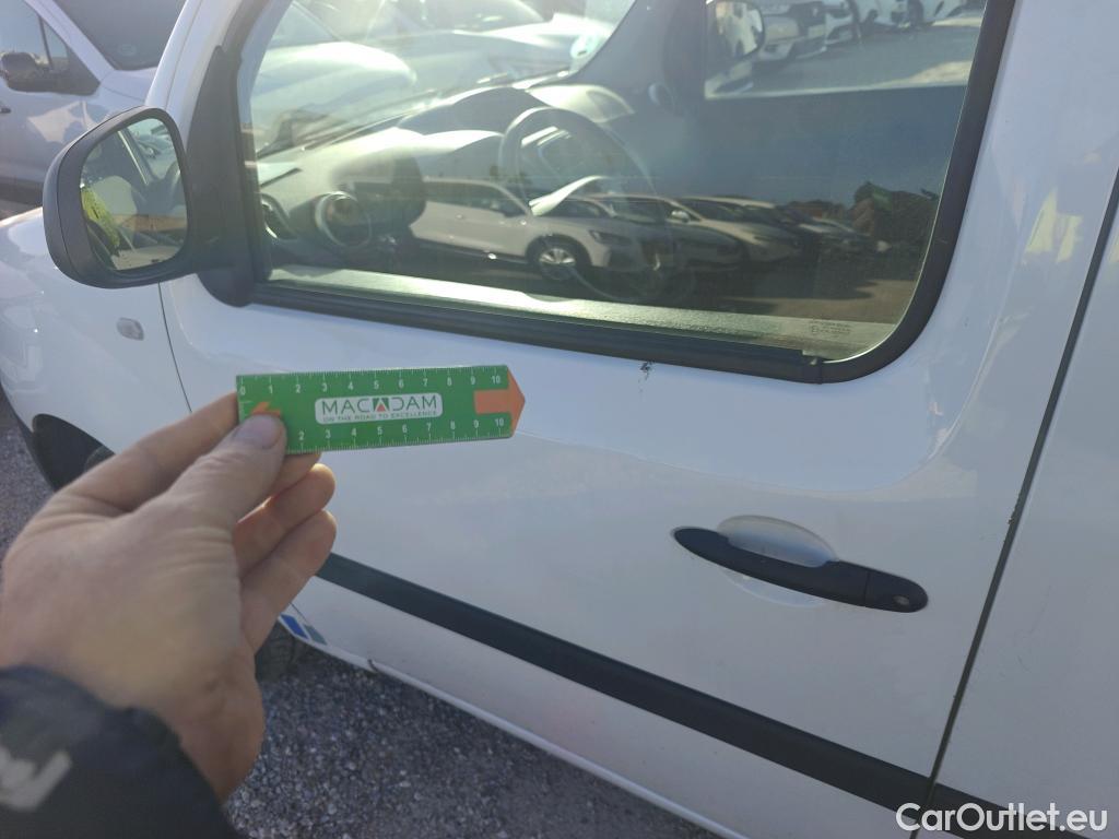  Renault  Kangoo RENAULT  Furgón/2013/4P/furgón derivado de turismo Maxi 2p Blue dCi 70 kW (95CV) #19