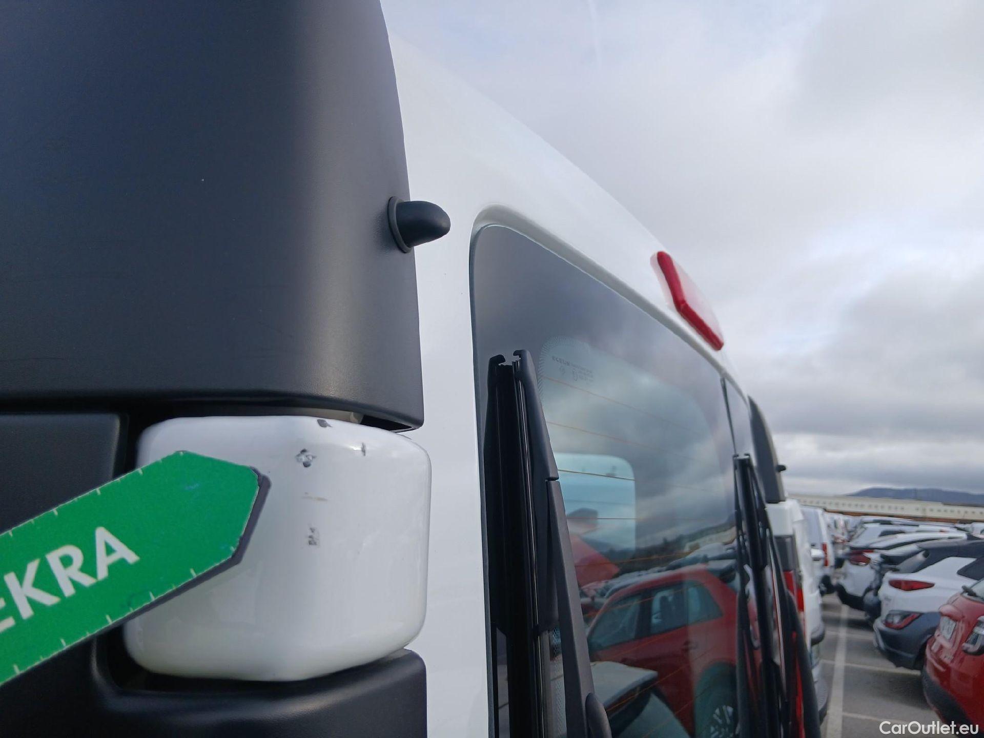  Renault  Trafic RENAULT  / 2019 / 4P / combi Combi 9 Largo Energy Blue dCi 88 kW #8