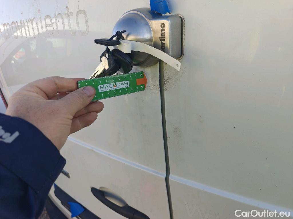  Renault  Kangoo RENAULT  Furgón/2013/4P/furgón derivado de turismo Maxi 2p Blue dCi 70 kW (95CV) #51