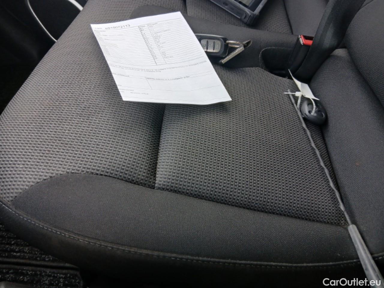  Renault  Trafic RENAULT  / 2019 / 4P / combi Combi 9 Largo Energy Blue dCi 88 kW #18