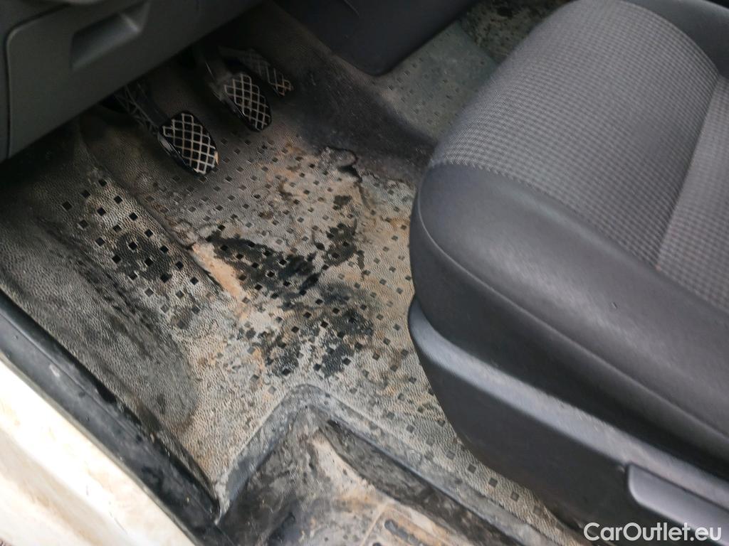  Land Rover  Discovery VOLKSWAGEN Transporter / 2020 / 4P / furgón Furgón Corto TN 2.0 TDI 110kW 4MO #28