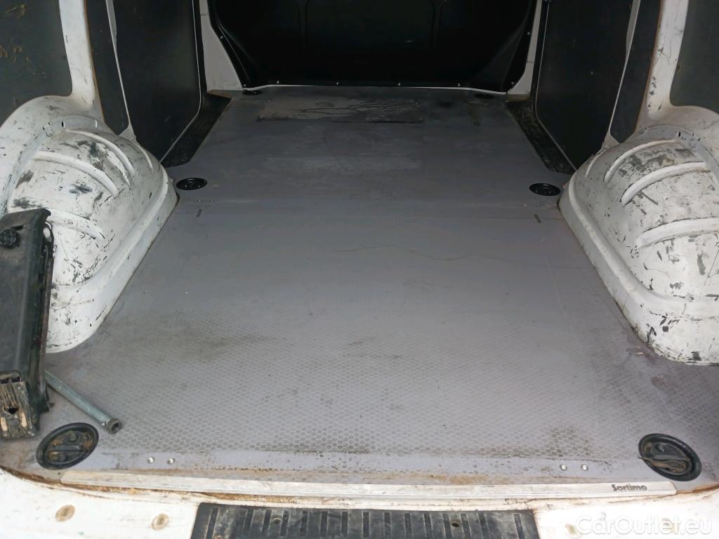  Land Rover  Discovery VOLKSWAGEN Transporter / 2020 / 4P / furgón Furgón Corto TN 2.0 TDI 110kW 4MO #63